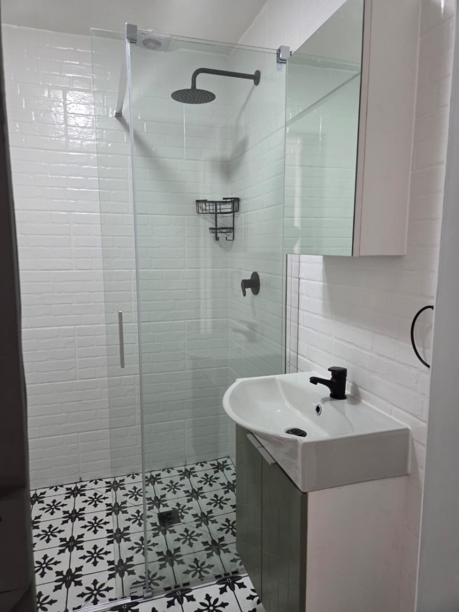 To Let 2 Bedroom Property for Rent in Oakglen Western Cape